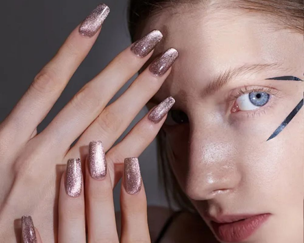 Festive and Fabulous: 2025's Must-TryHoliday Nail Designs